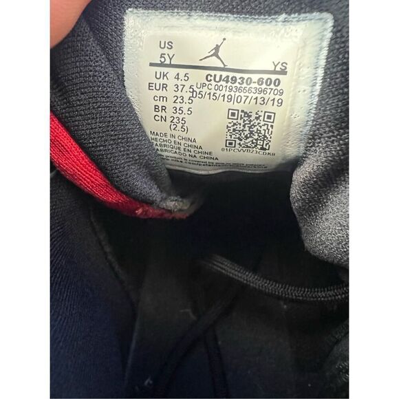 Nike Air Jordan Max Aura Mens Shoes Size 5Y Boys Sneakers Black Red CU4930-600 - Picture 5 of 6